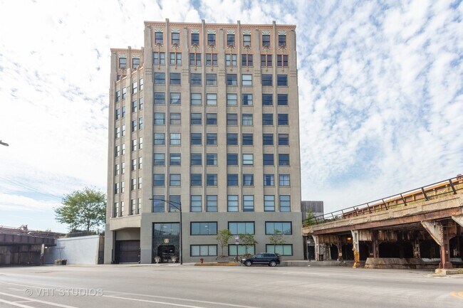 Foto del edificio - 1550 S Blue Island Ave