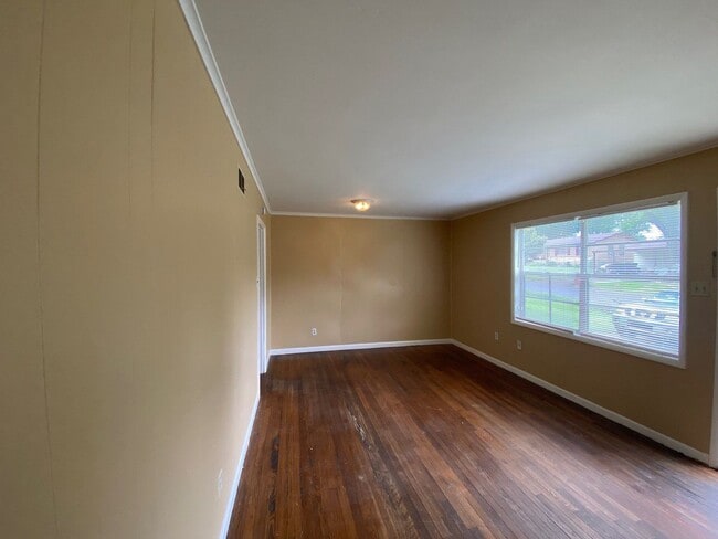 Building Photo - 648 Pawnee Ave