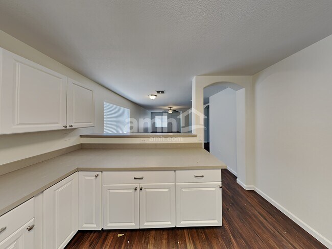 Building Photo - 813 E Nardini St