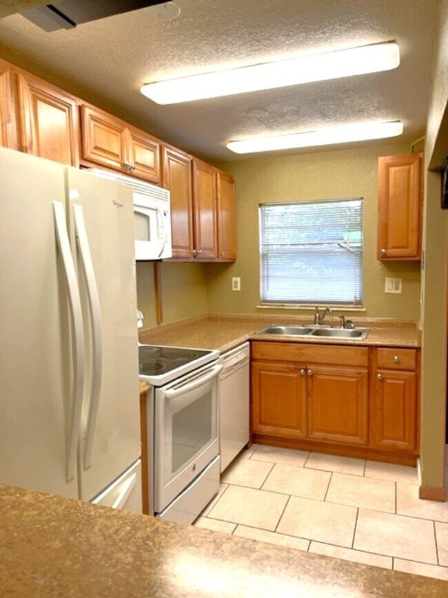 Foto del edificio - ROYAL OAK TOWNHOUSE CONDO
