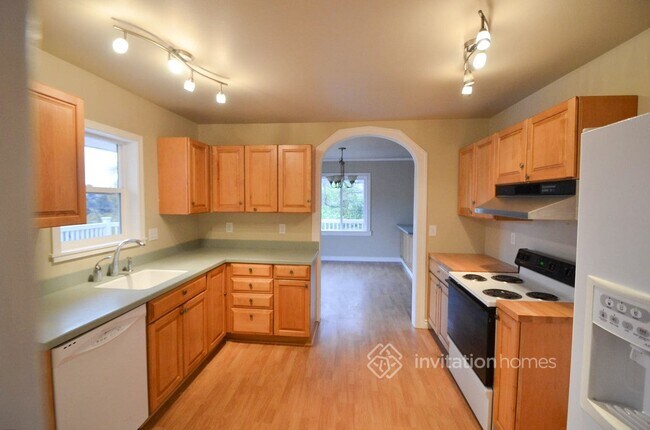 Building Photo - 7701 8th Ave SW