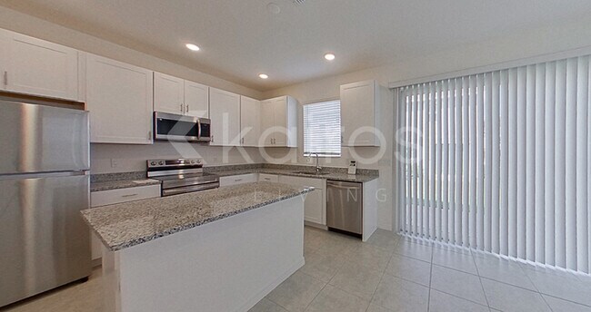 Foto del edificio - 34163 Rogallo Ln