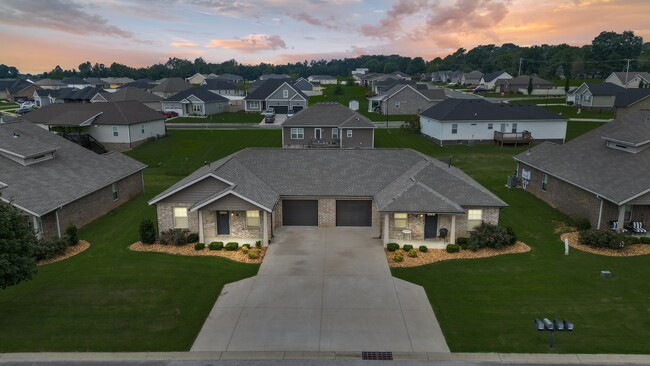 Foto del edificio - Blackberry Ridge Townhomes