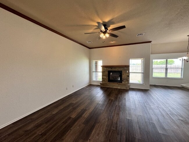 Building Photo - Brand new updates , spacious and a true 4 bedroom home in a gated community in Newcastle! Call us...