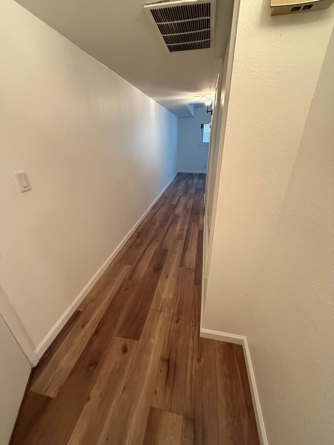 entrada - 5300 E Waverly Dr