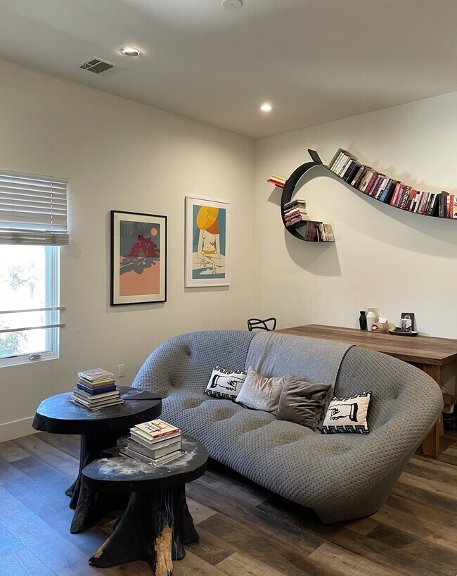 Foto del edificio - 3114 Sunset Blvd