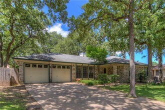 Building Photo - 307 Ridgewood Dr