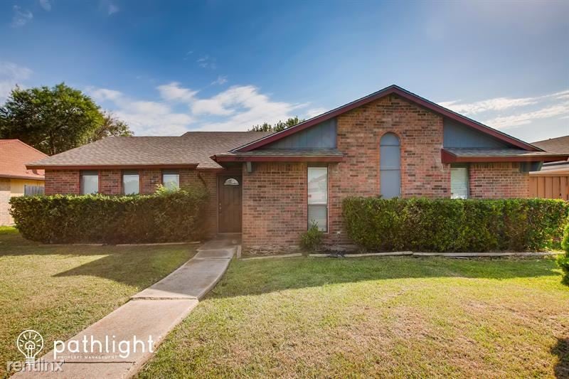 Primary Photo - 3 br, 2 bath House - 1901 Castle Drive UNIT