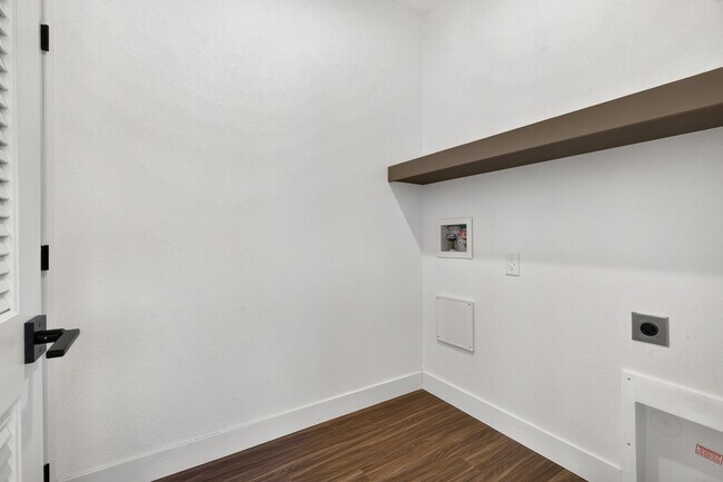 Foto del edificio - 464 Jessop Ave