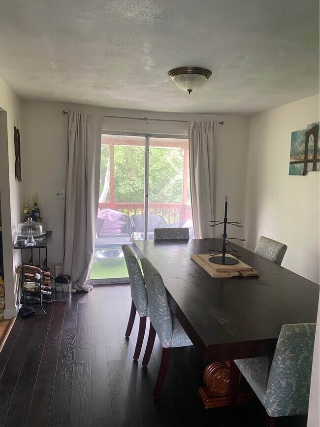 Foto del edificio - 14 Blakely Cir