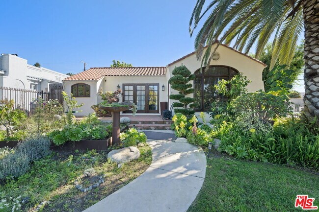 Foto del edificio - 962 S Plymouth Blvd