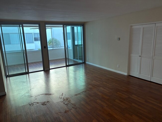 Living room/sunroom - 8701 Delgany Ave