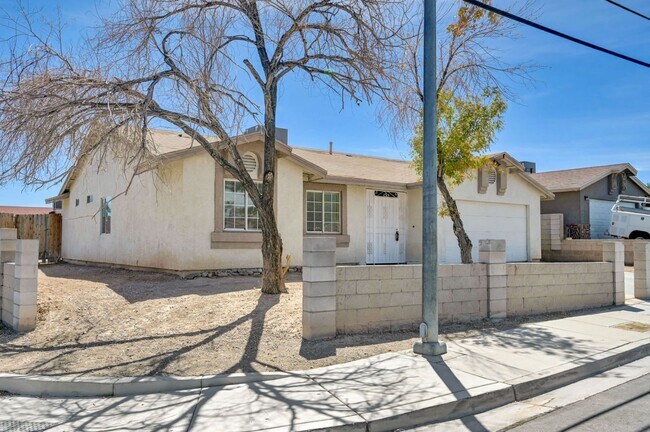 Building Photo - 2739 E Colton Ave