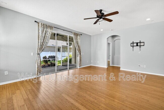 Foto del edificio - 5025 Torrey Hills Ln