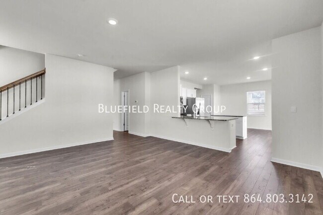 Building Photo - 380 Fenwick Dr