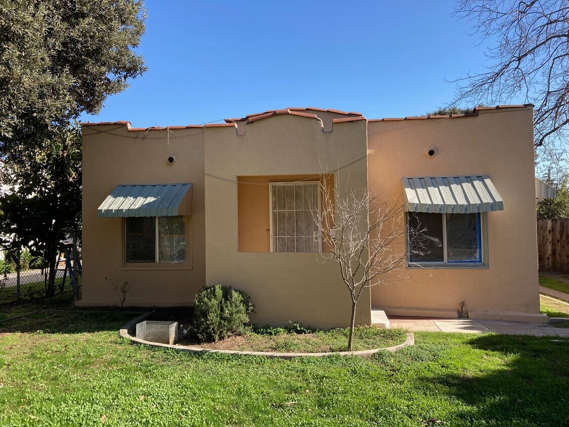 Primary Photo - 1042 Sonora Ave