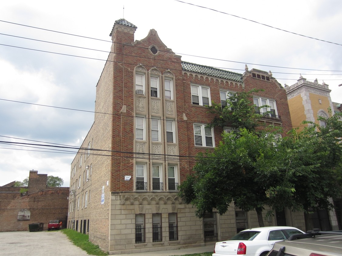 Primary Photo - Austin Oaks