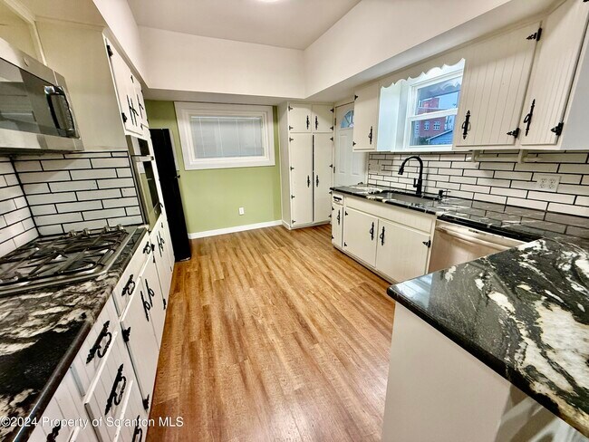 Foto del edificio - 22 S Goodwin Ave