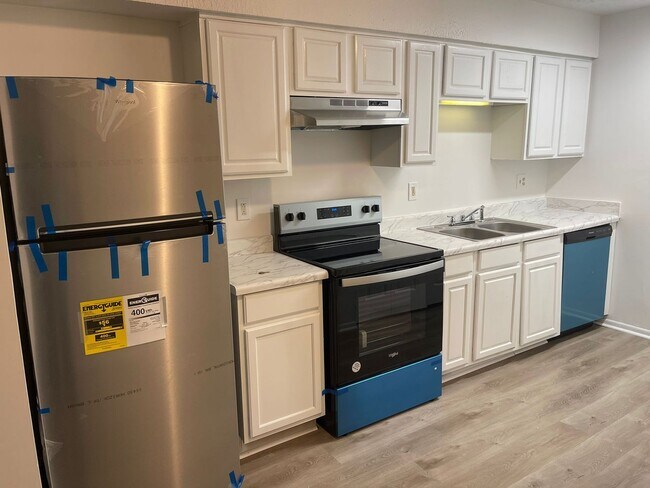 Foto del edificio - Modern 2-Bed, 1-Bath Oasis with Central Ai...