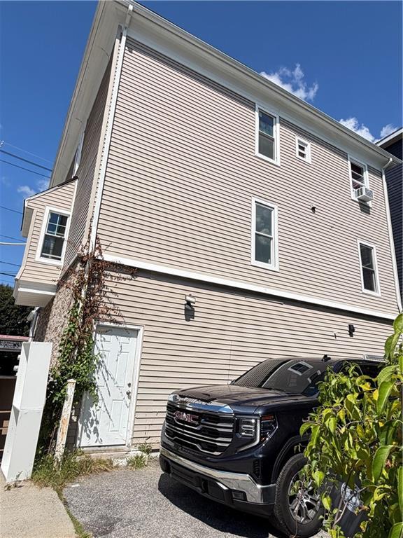 Building Photo - 664 Plainfield St