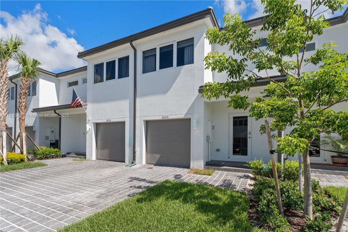 Foto principal - 5025 SW 37th St