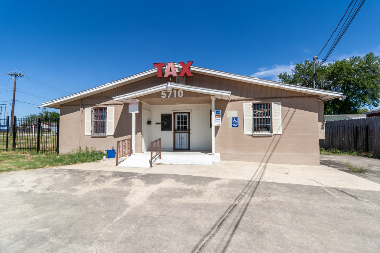 Foto principal - 5710 Old Pearsall Rd