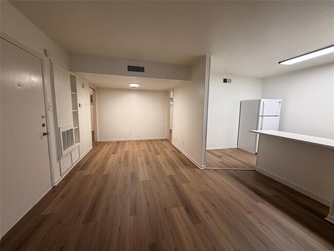 Foto del edificio - 3304 Red River St