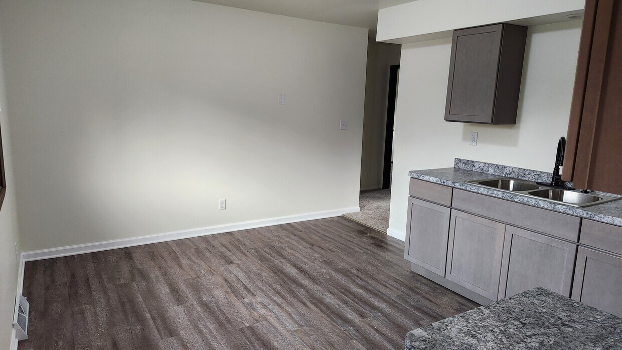 Kitchen - 1028 Meadow St