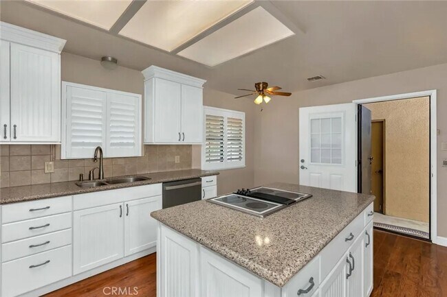 Building Photo - Chowchilla Beauty on Acreage