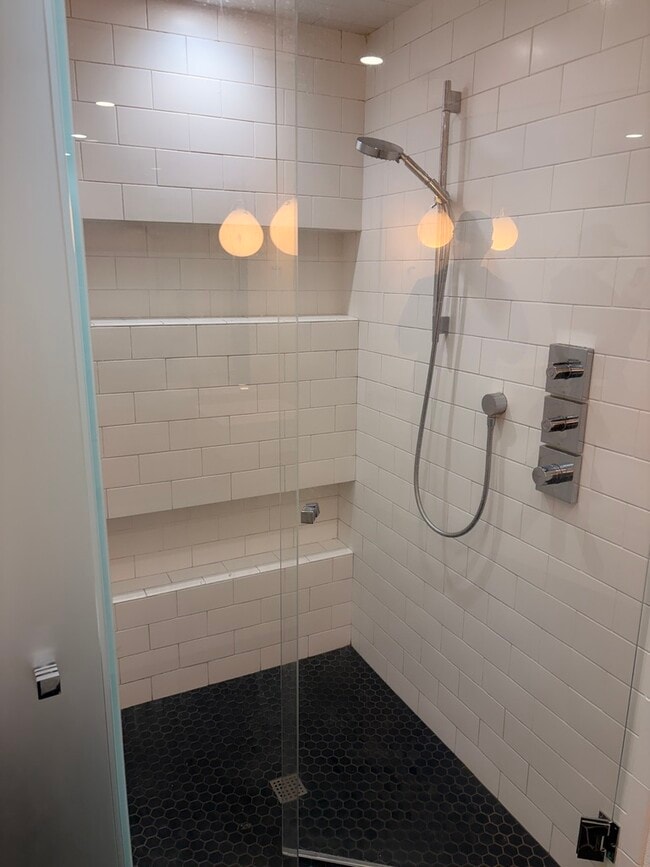 Building Photo - 1125 NW 9th Ave