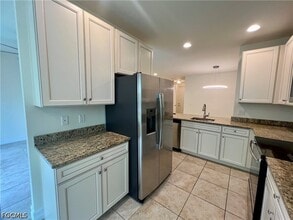 Building Photo - 15850 Portofino Springs Blvd