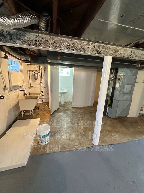 Foto del edificio - 906 E 232nd St