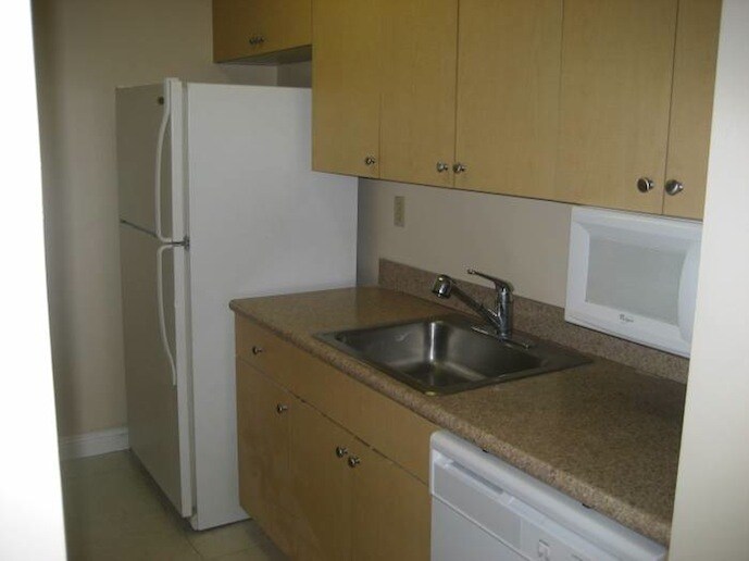 Foto principal - 1056 N Benoist Farms Rd