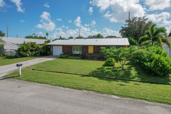 Building Photo - 1786 SE Minorca Ave