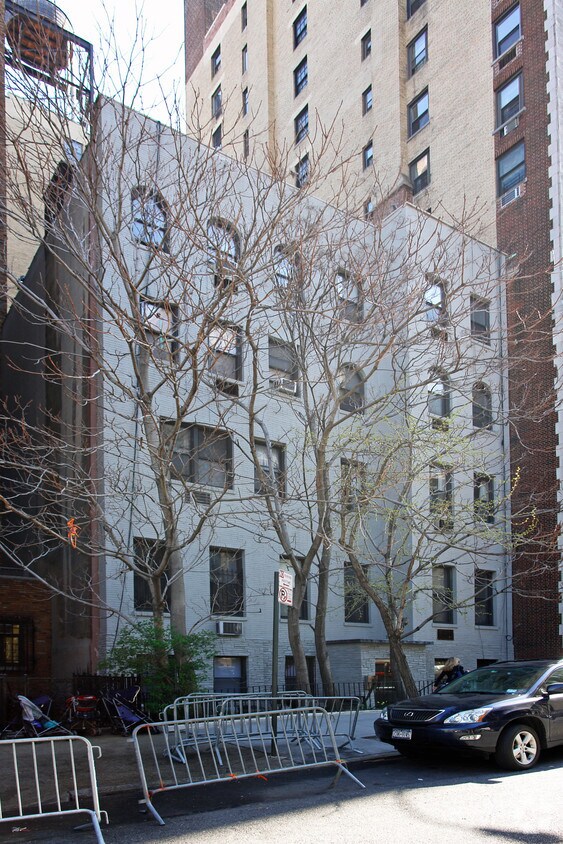 Foto del edificio - 3 W 83rd St