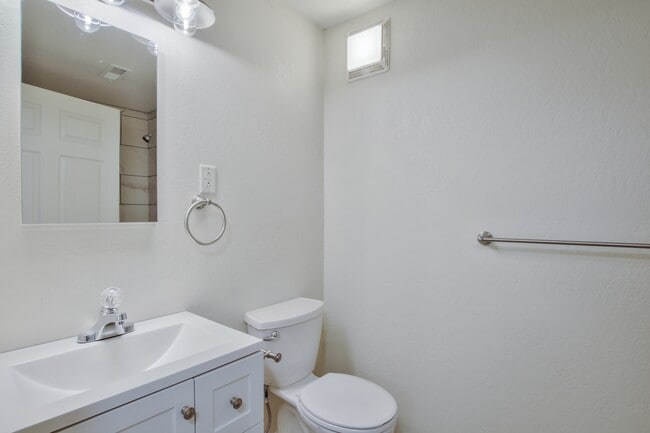 Foto del edificio - 724 Laramie St