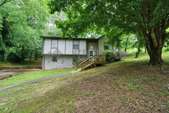 Building Photo - 5923 Debbie Dr