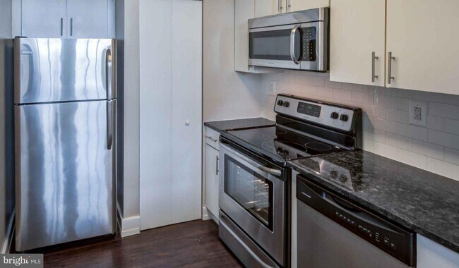 Building Photo - 3131 Walnut Street Unit 1B-250
