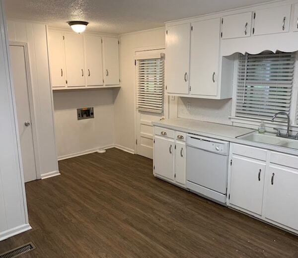 Building Photo - 3 Bedroom, 2 Bath Home!