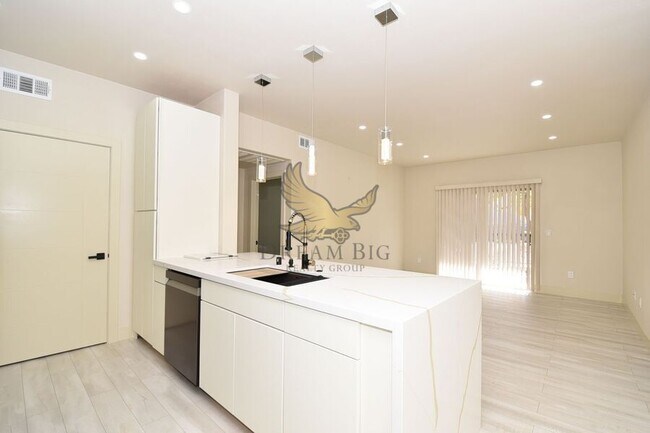 Foto del edificio - 8000 W Badura Ave