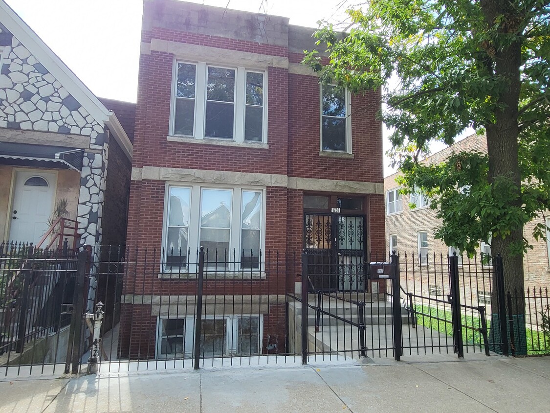 Foto principal - 827 W 33rd Pl