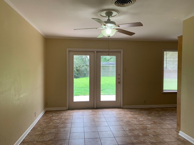 Building Photo - 4009 Bahama Dr