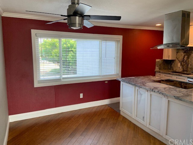 Foto del edificio - 21662 Brookhurst St