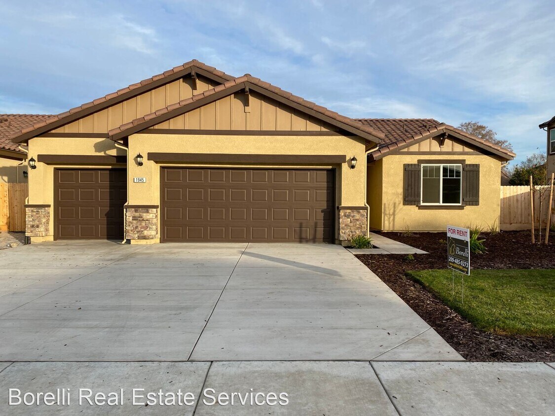 4 br, 3 bath House 1945 Gus Villalta Dr House Rental in Los Banos
