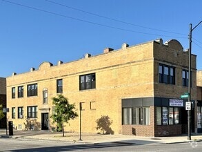 Building Photo - 1605 N McVicker Ave