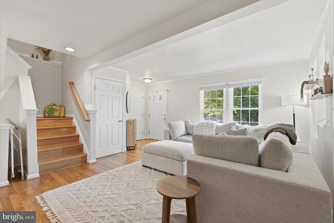 Foto del edificio - 7049 Rogue Forest Ln