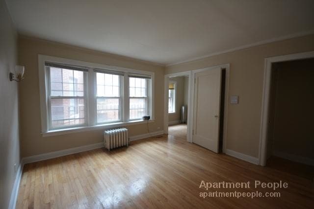 Building Photo - 1052 W Thorndale Ave
