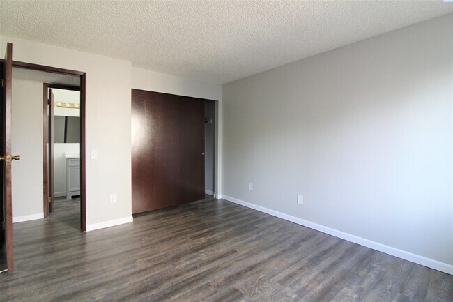 Foto del edificio - 1 Bed/1 Bath Apartment in Kennewick 4-Plex
