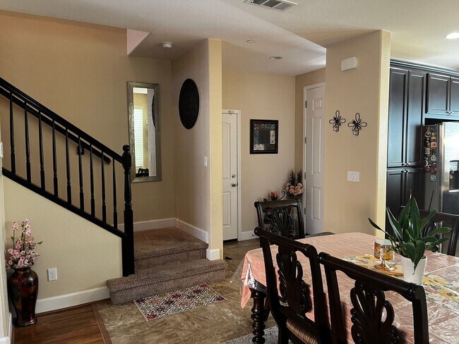 Foto del edificio - Great 4 Bedroom, 3 Bathroom 2100 sqft. Folsom Home for Lease