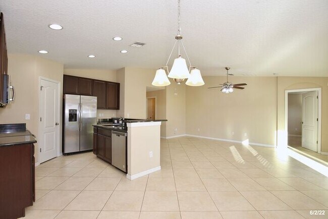 Foto del edificio - **HUGE RENT SPECIAL $1,200.00 in Rent Cred...